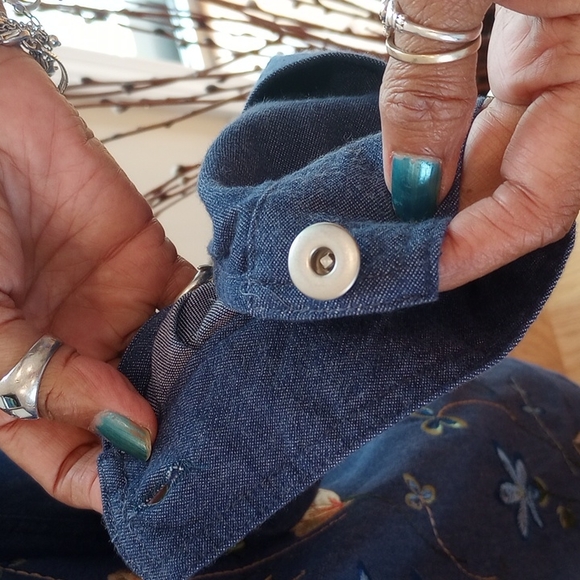 T & Company Ladies Bomber Style Denim Jacket w/ Embroidery Size: XL - Picture 3 of 8